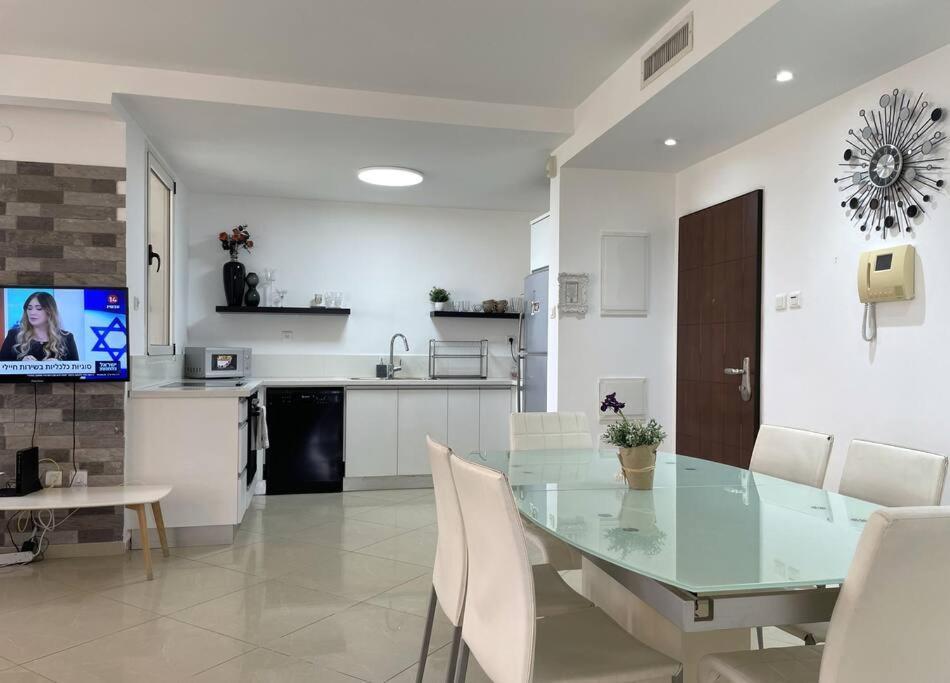 Trendy 2br Golf Appartement *